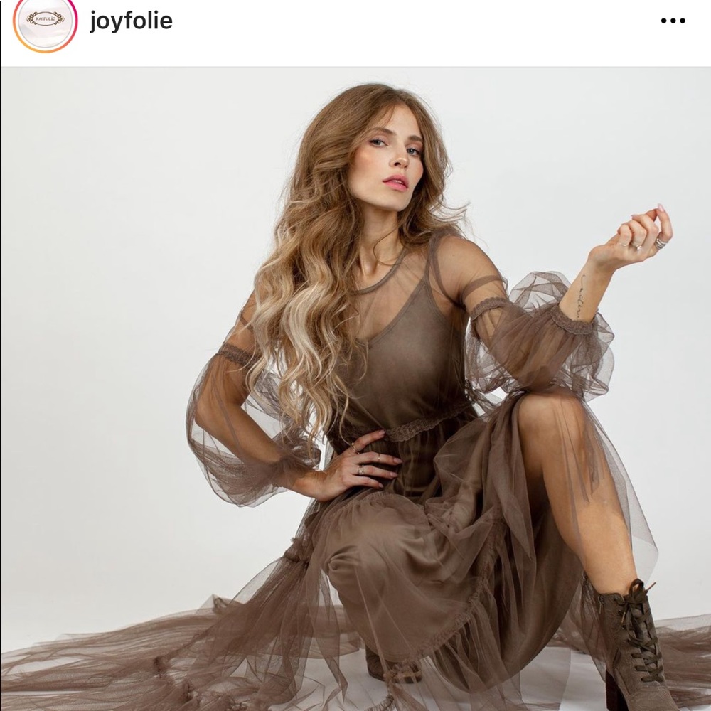 Joyfolie Ember Dress in Taupe. Size m